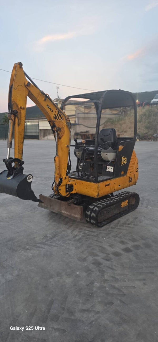 MINIESCAVATORE JCB 8017