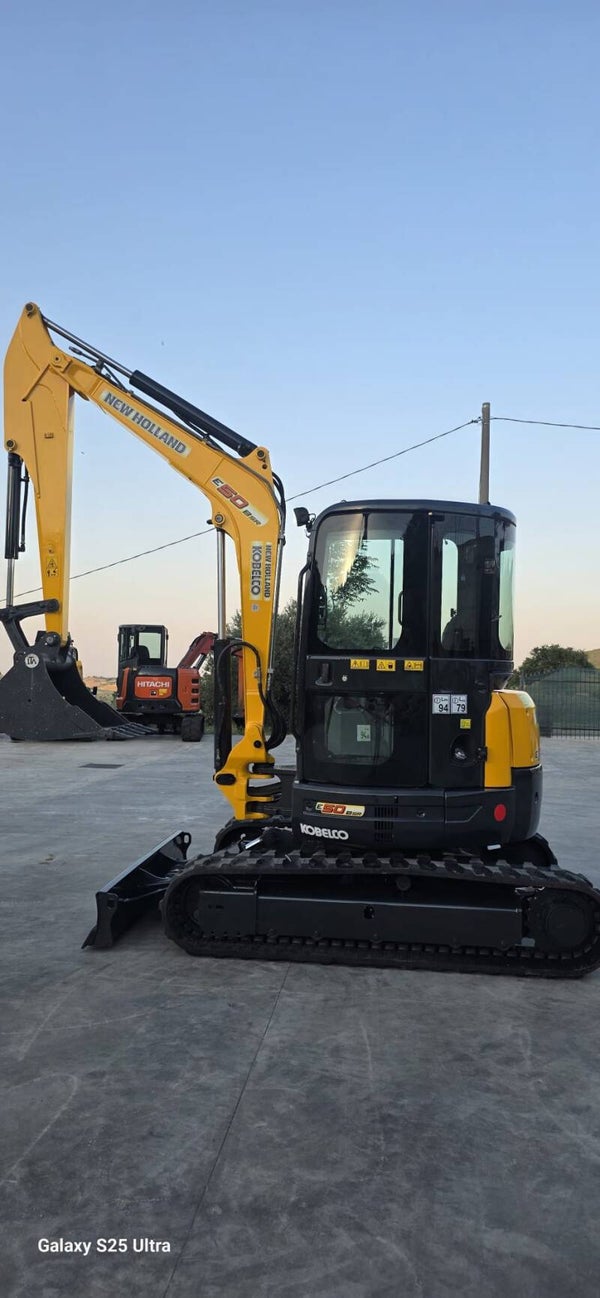 MINIESCAVATORE NEW HOLLAND E50BSR