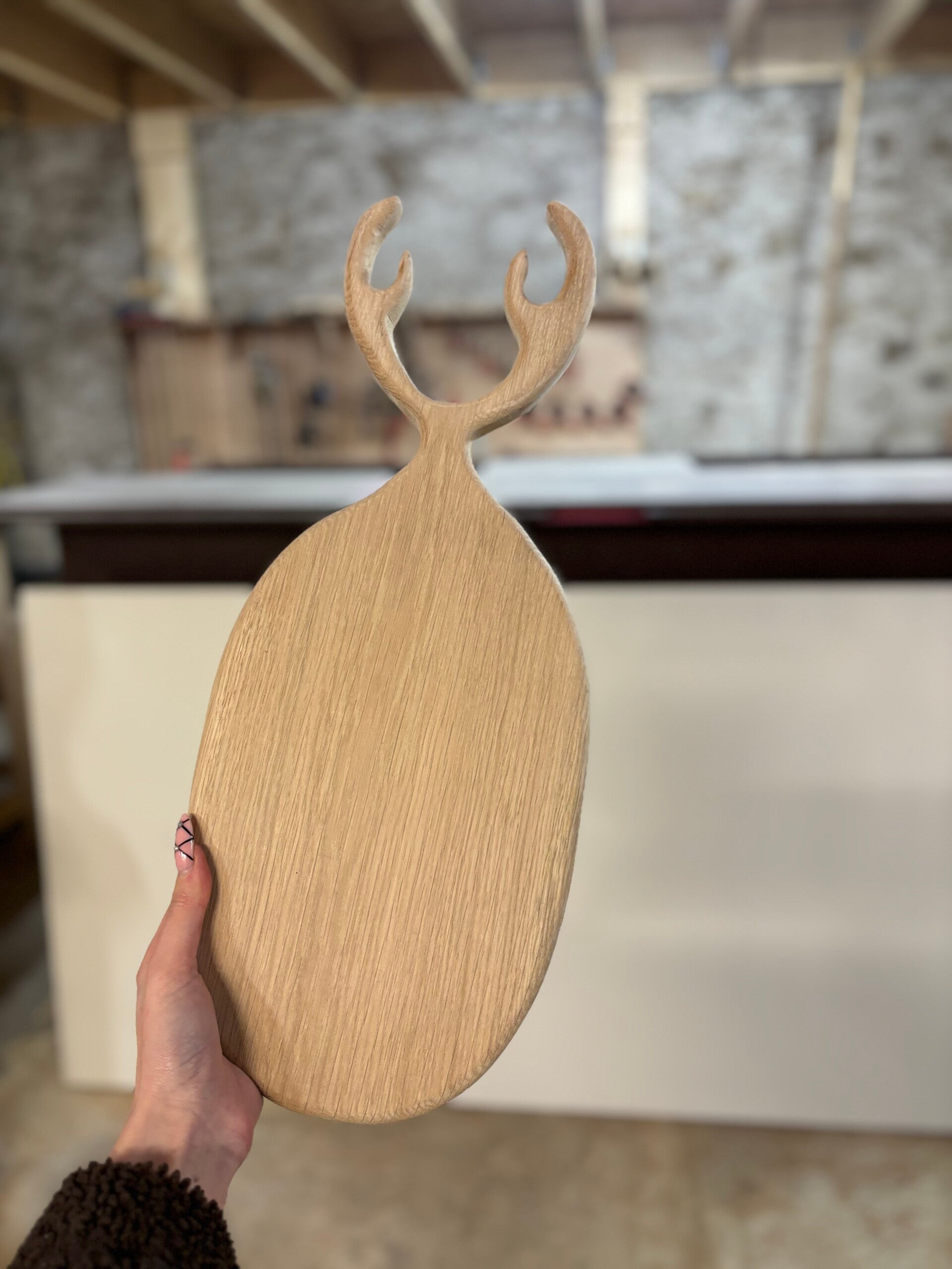 Planche apéritive en chêne massif cerfs ronde