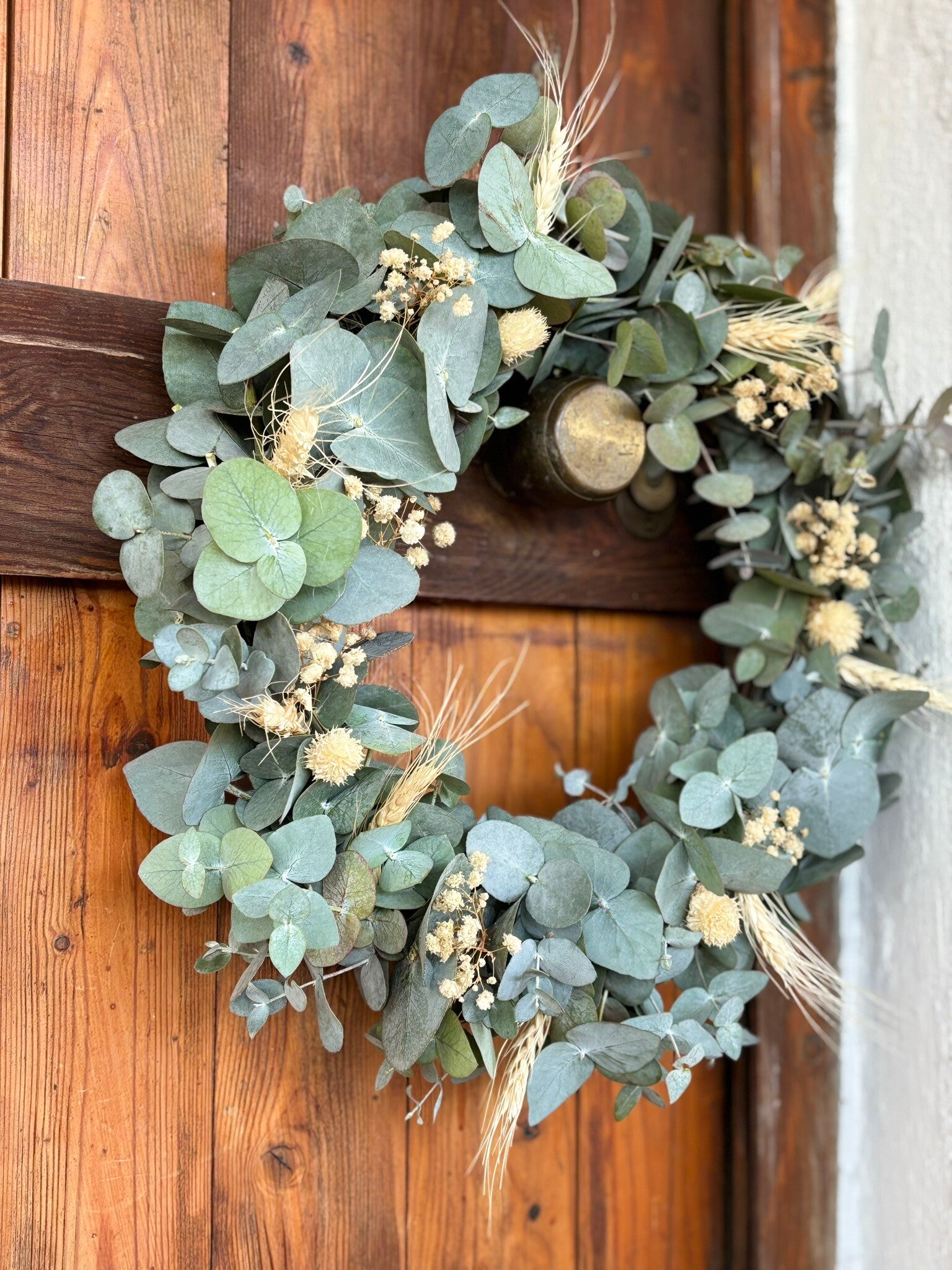 Ghirlanda di eucalipto, fiori secchi o di Natale