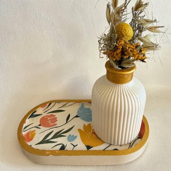 Ensemble plateau et vase doré