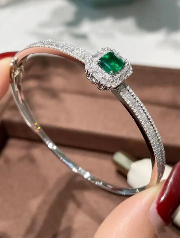 10 Carats Colombian Emerald and Diamond 50 carats Bracelet / Bangle in Solid 18K WG and 18YG
