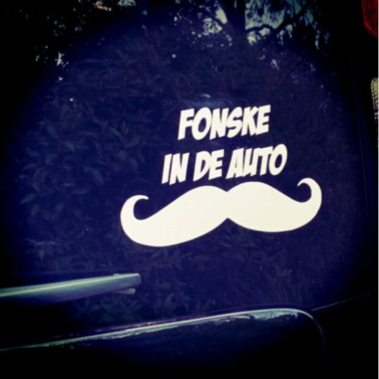 Autosticker Fonske in de auto
