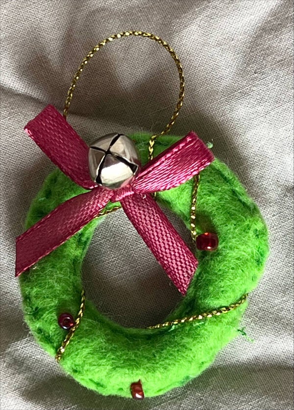 Suspension feutrine Couronne de Noël vert claire
