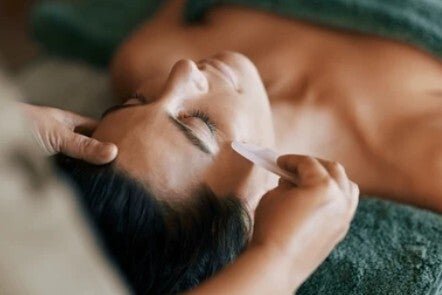 Holistische gelaats, nek en schoudermassage