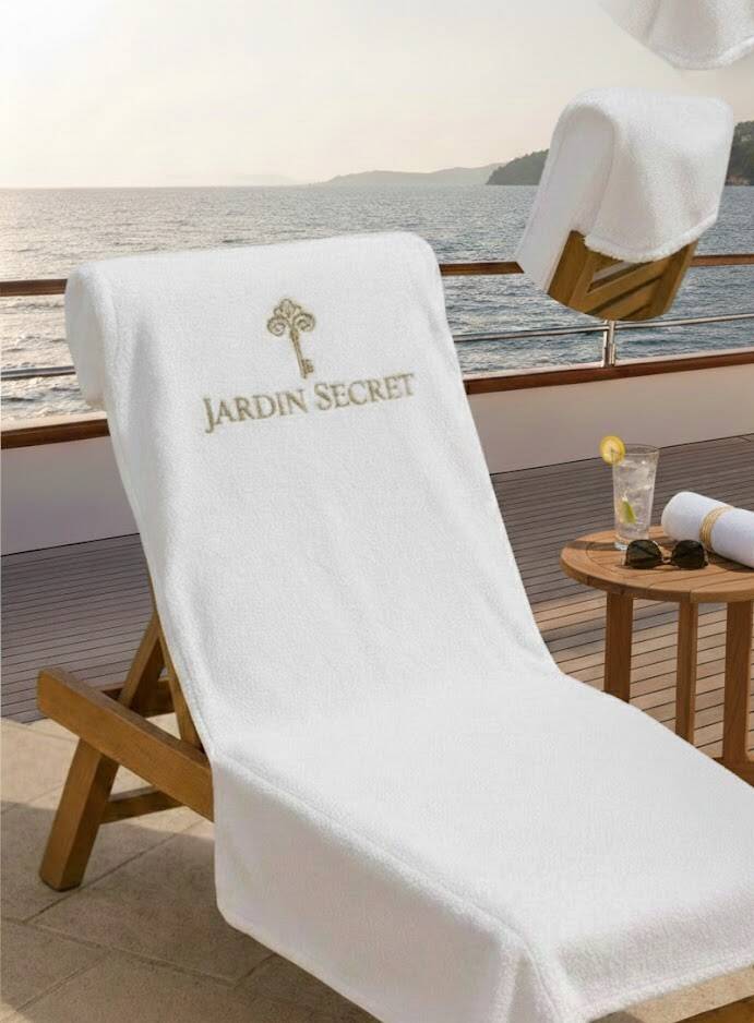 Service de broderie personnalisée MFR sur linge de maison haut de gamme et serviettes de bain monogrammées à Bordeaux.