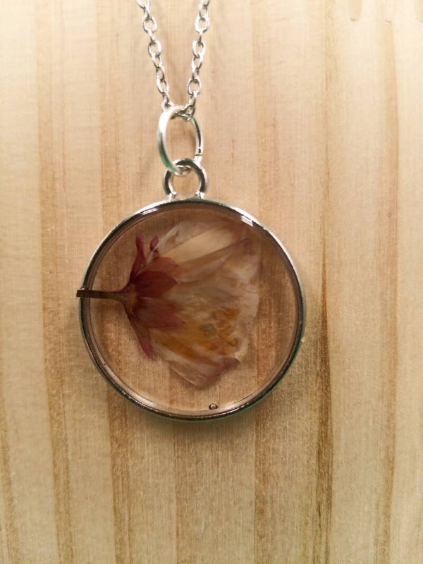 Pendentif fleuri