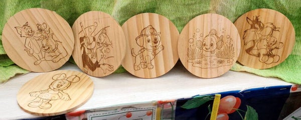 Sotto bicchieri in legno con immagini