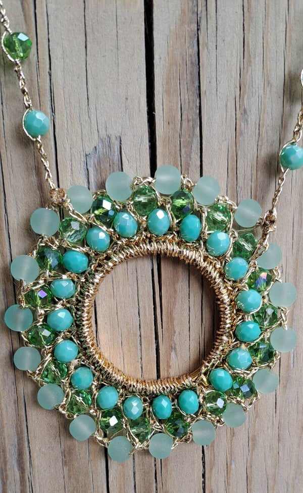 Ketting goud/groentinten met eyecatcher.