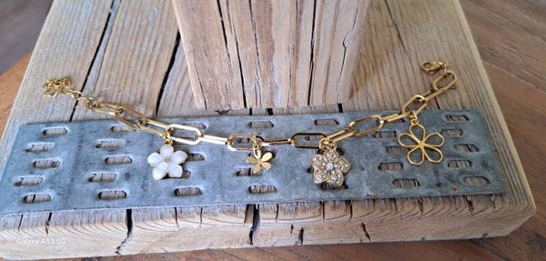 Armband schakel bloemen goud.