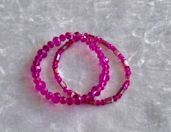 Armband fel roze. Elastisch.