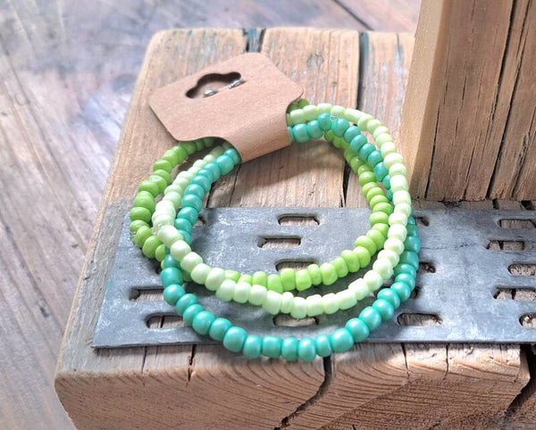 Armbanden 3 tinten groen. Elastisch.
