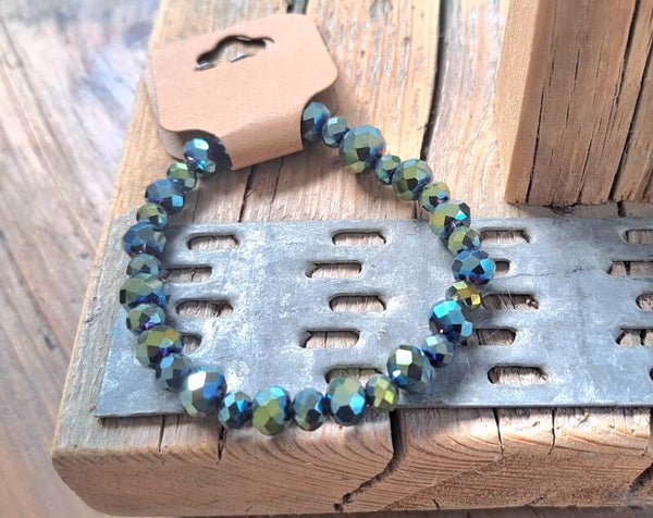Armband groen metalic. Elastisch.