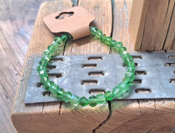 Armband groen. Verschillende vormen. Elastisch.