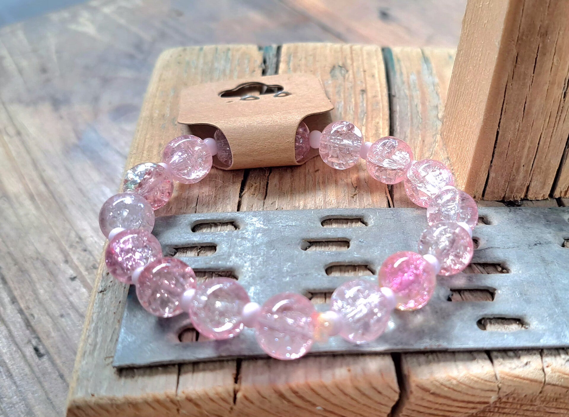 Armband roze grof. Elastisch.
