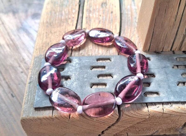 Armband donder roze. Elastisch.