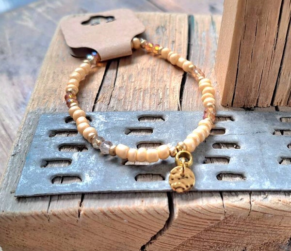 Armband munt peach. Elastisch.