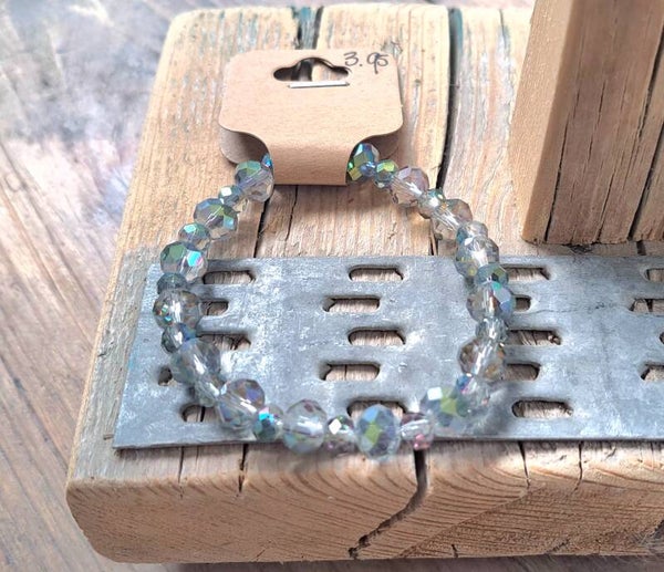 Armband dik. Metalic groen/paarsachtig. Elastisch.