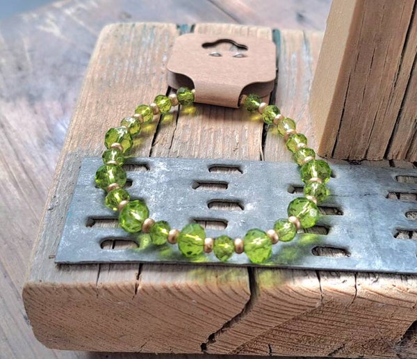 Armband gifgroen. Elastisch.