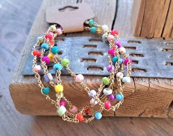 Armband meerkleurig gehaakt.