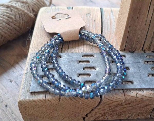 Armbanden blauw kristal. Elastisch.
