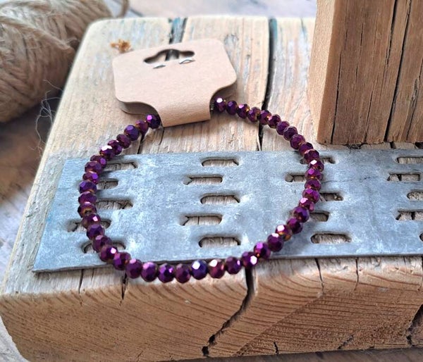 Armband diep paars metalic. Elastisch.