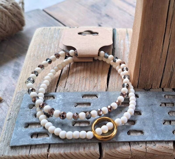 Armbanden creme/bruin. Elastisch