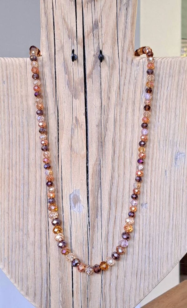 Ketting warme tinten. Facet glaskralen. 50 cm.