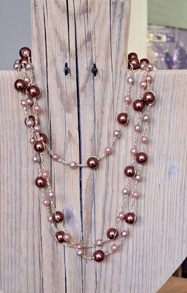 Parelketting gehaakt cognac. Gehaakt. 134 cm.