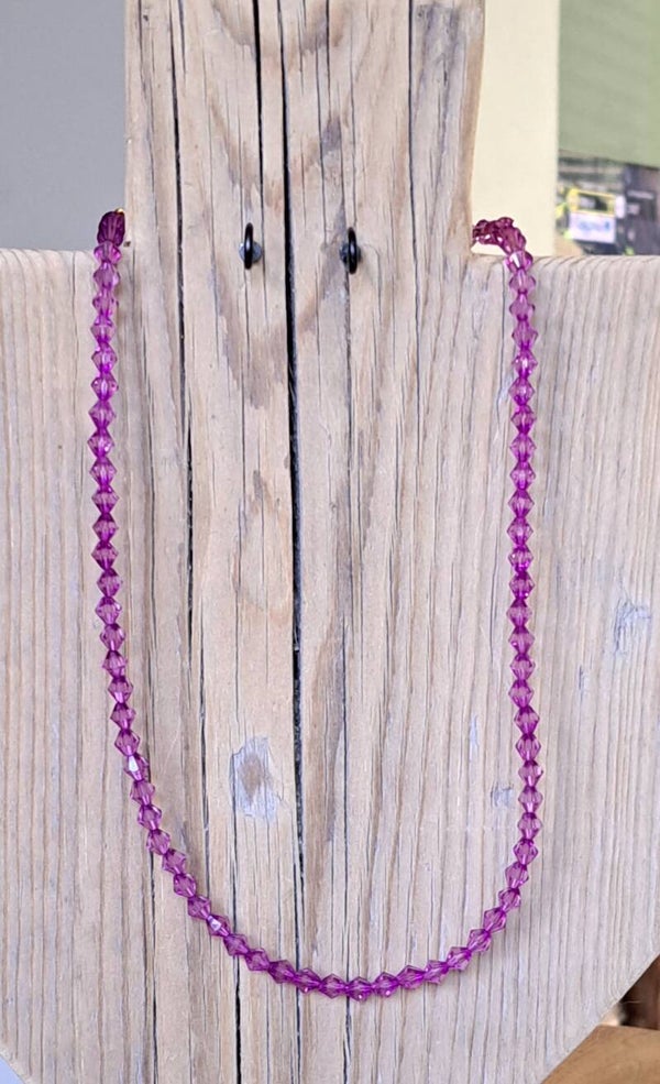 Ketting lichtpaars. Facet glaskralen. 50 cm.