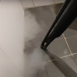 Stoomapparaat in actie tijdens dieptereiniging van woning of bedrijf in omgeving Boxmeer