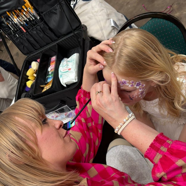 Kindergrime, schminken, kinderfeest, grimeren door Laura's Schminkpret in Pelt en Noord-Limburg