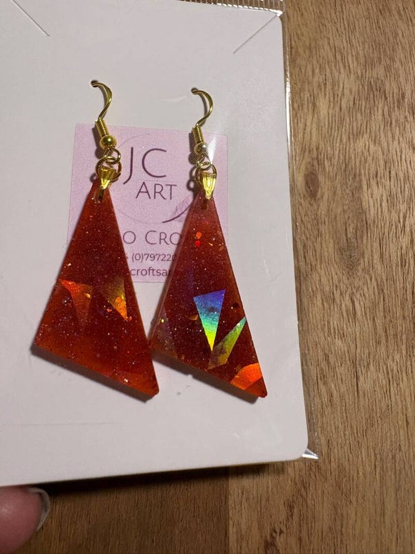 Holographic triangle earrings - red shimmer