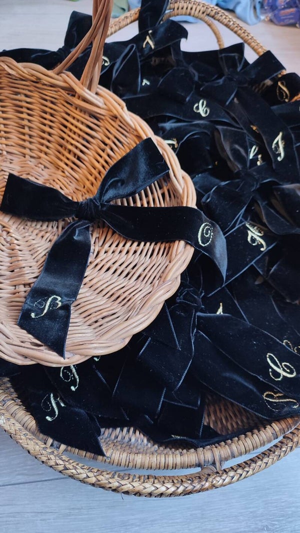 VELVET RIBBON 90 cm black with golden initials