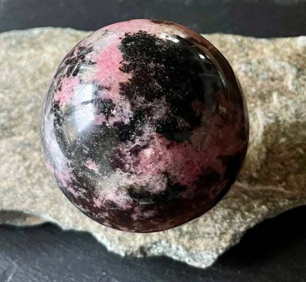 Sphère rhodonite 60-70 mm