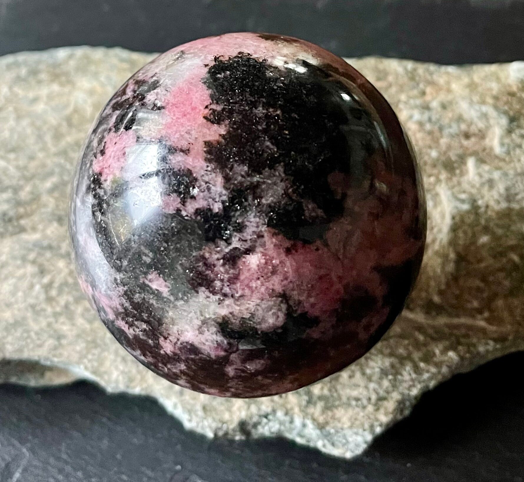 Sphère rhodonite 60-70 mm