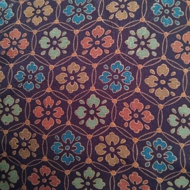 Kimonozijde mokka repeterend figuur 50cm of 100x36cm