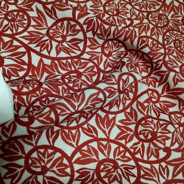 Antieke rood-bruin op creme zijde 55-110x36cm