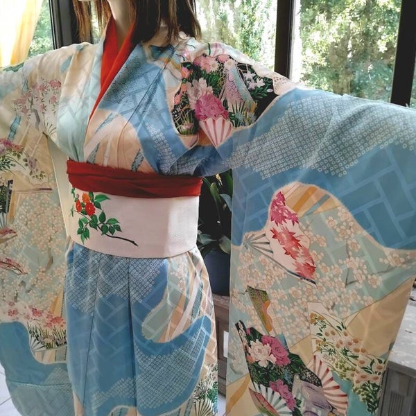 lichtblauwe furisode kimono 100% zijde 'lentebloesem' lichtbauw