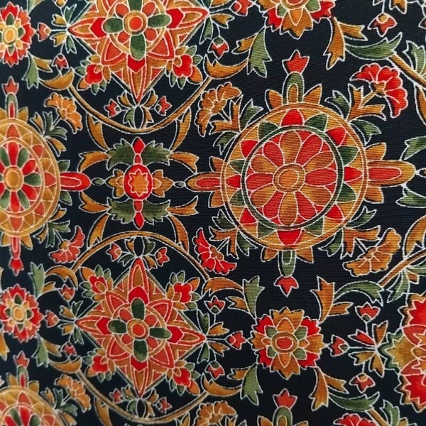 * Zwarte zijde motief vanaf 40x36cm tot 160x36cm