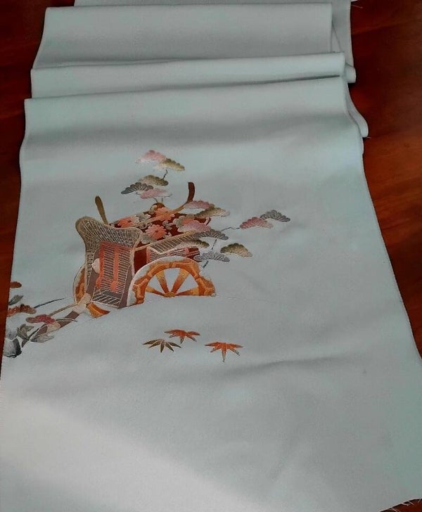 Coupon zijde in de kleur groene thee 170 x 36 cm