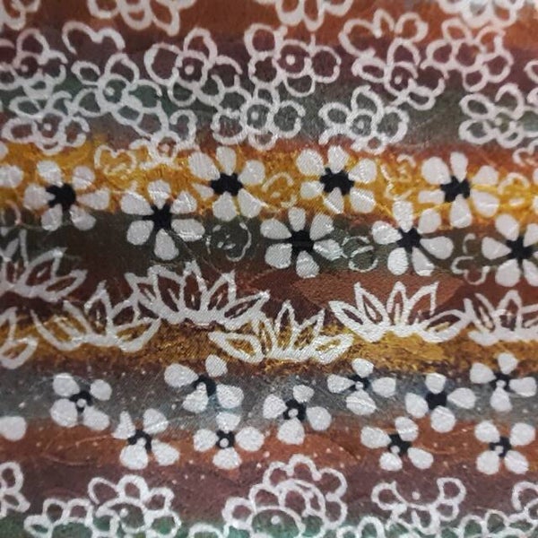 Kleine motieven op groen/oker/mokka kimonozijde 40/35cm