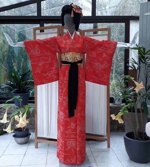 Natuurzijden kimono brandweerrood 'Takken, bladeren en knoppen'