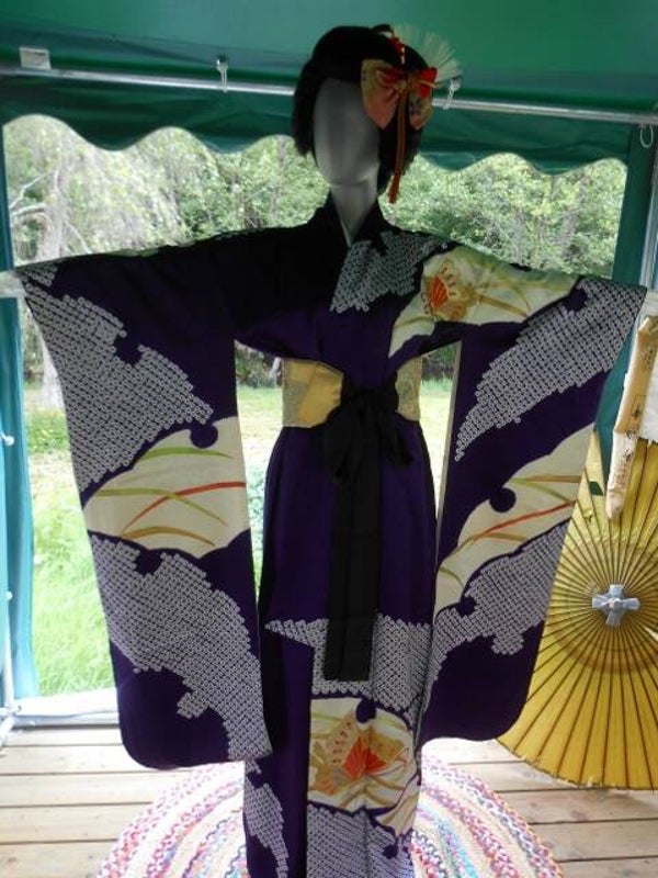 Furisode kimono shibori dieppaars 'Vlinders'