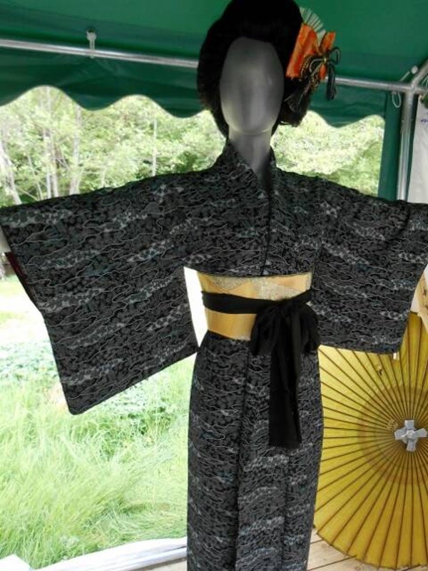 Geweldig mooi gestipte kimono 138cm