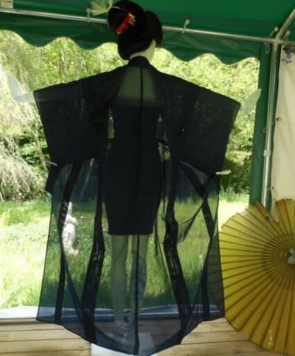 Ongevoerde kimono zomerzijde blauw met ingeweven figuurtjes