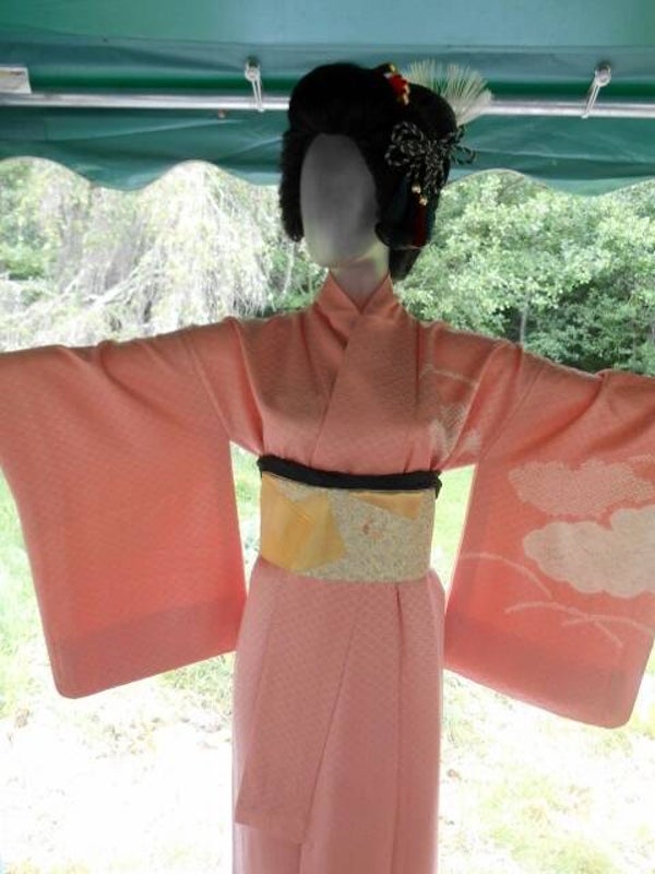 Kimono zachtzalmrose met shibori en handborduursel
