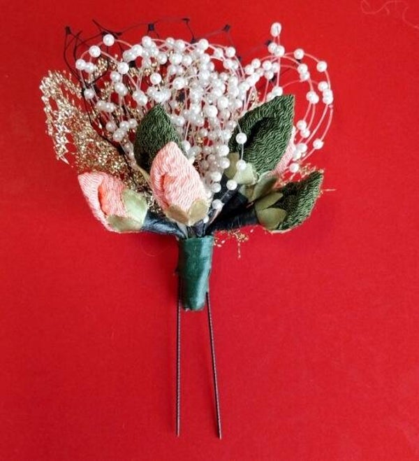 Kanzashi haarspeld met zijden bloemknoppen 14cm