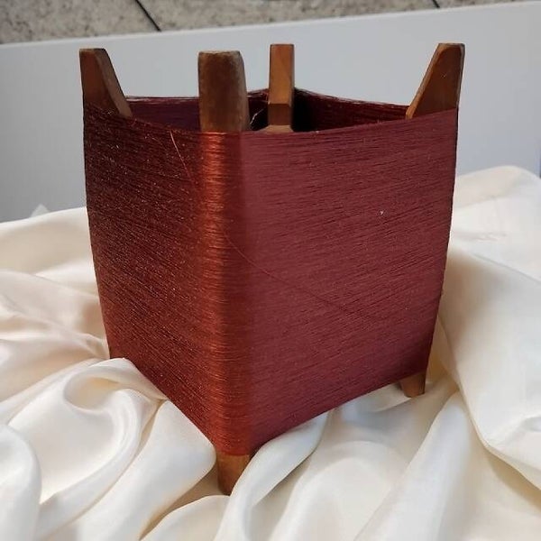 Japanse antieke houten itomaki met borduurzijde