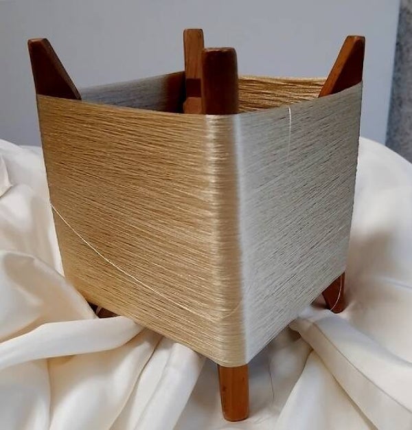 Japanse antieke houten itomaki met borduurzijde